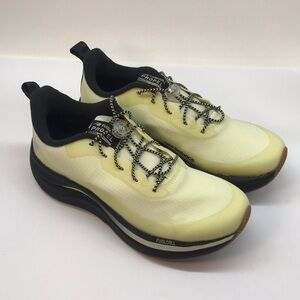 New balance Womenś Athletic Shoes Size 8